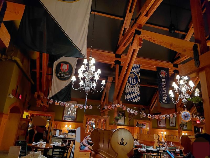 Seasonal Specials and Holiday Touches That Keep the Menu Fresh