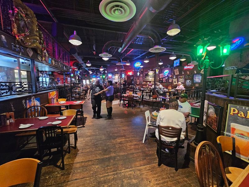 Service That Regulars Talk About Long After the Meal Service That Regulars Talk About Long After the Meal