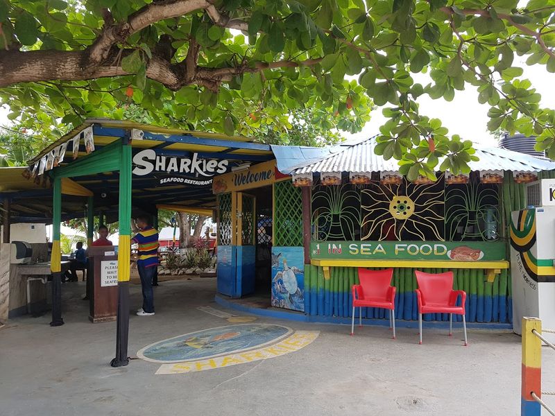 Sharkies Seafood Restaurant, Runaway Bay