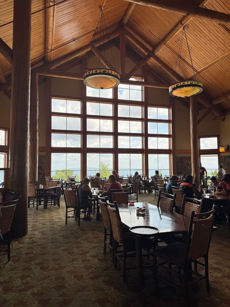 Skycrest Restaurant: Dining With a View That Earns Its Name Skycrest Restaurant: Dining With a View That Earns Its Name