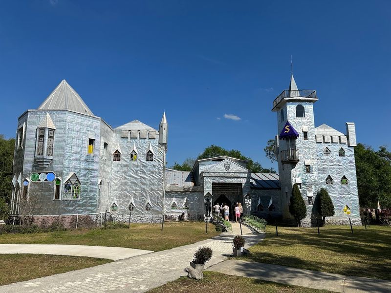 Solomon's Castle - Ona Solomon's Castle - Ona