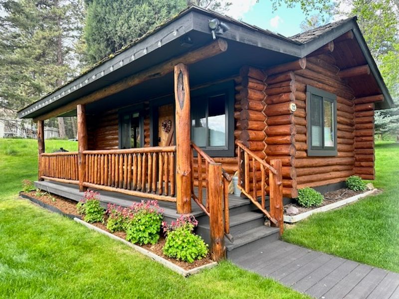 Somers Bay Log Cabin Lodging, Somers, Montana Somers Bay Log Cabin Lodging, Somers, Montana