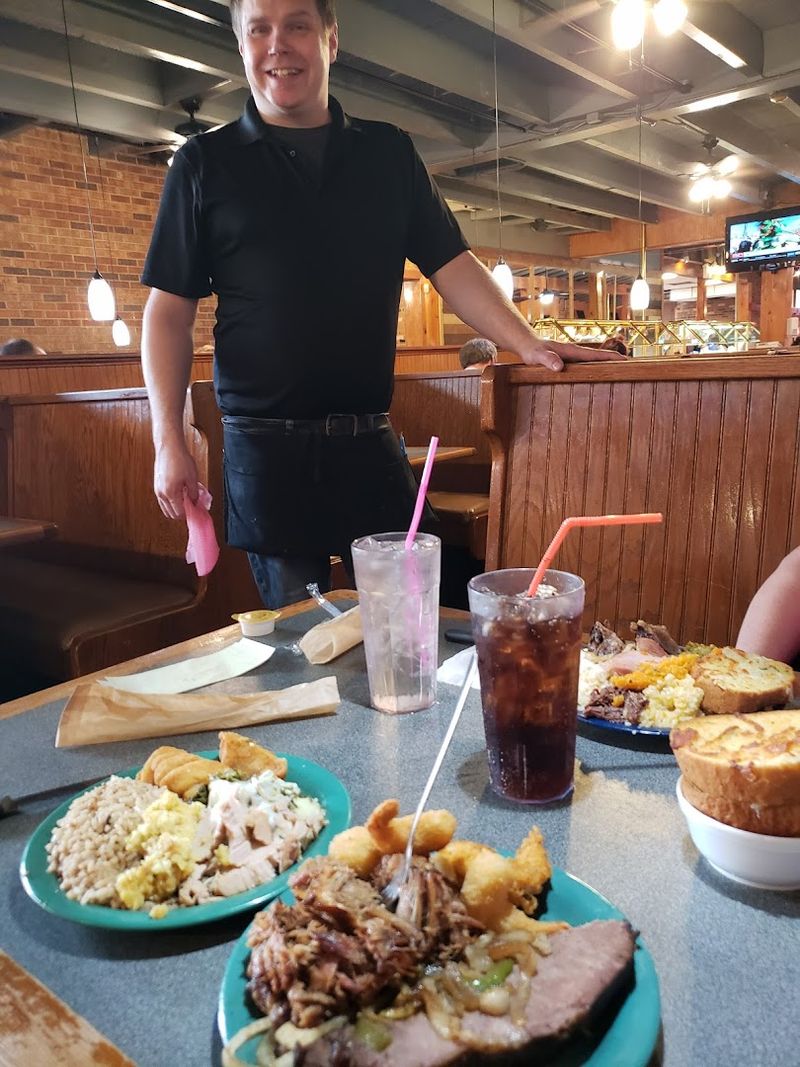 Staff That Treats Every Table Like Family Staff That Treats Every Table Like Family