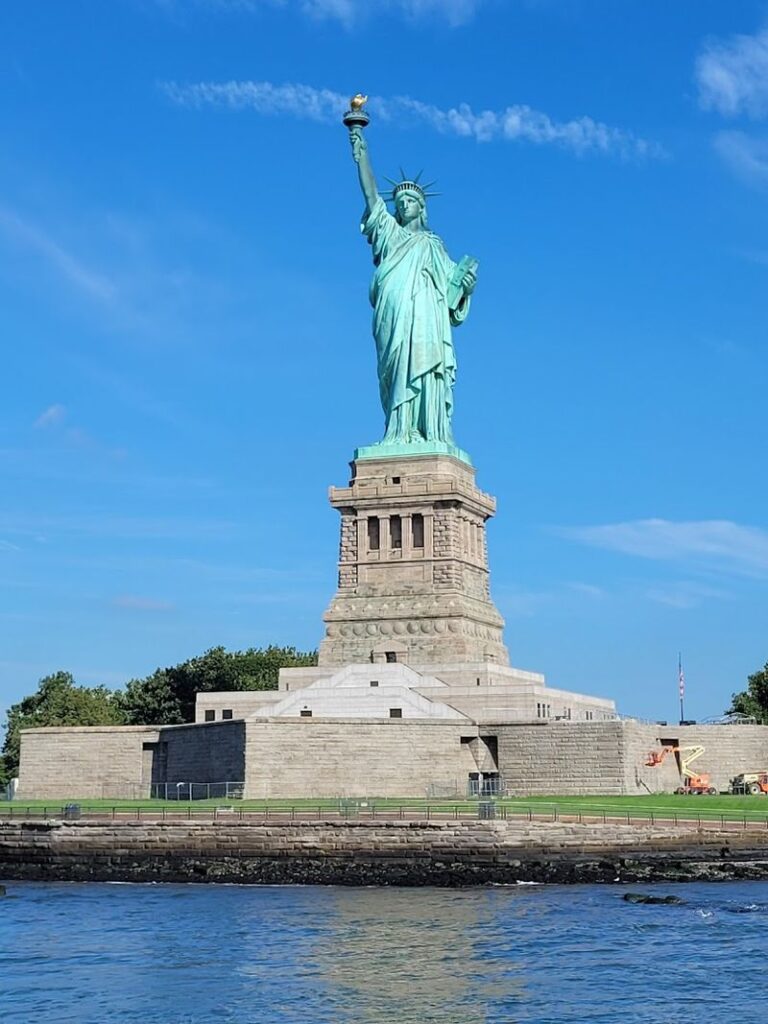 15 Breathtaking Giant Statues Around the World You Have to See to Believe