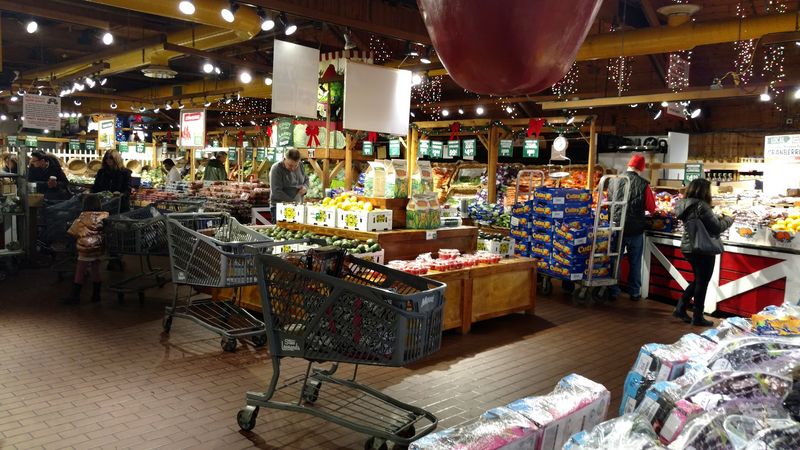 Stew Leonard's — Norwalk, Connecticut Stew Leonard's — Norwalk, Connecticut