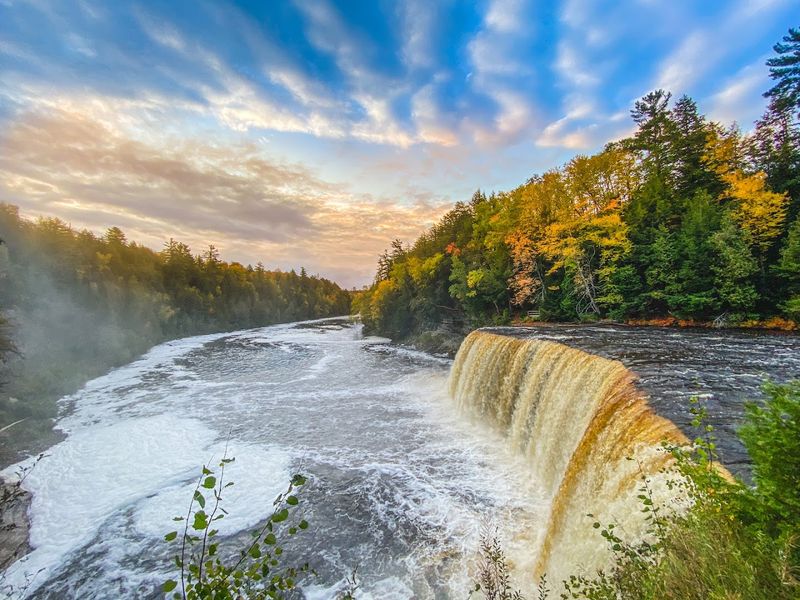 Tahquamenon Falls, Michigan Tahquamenon Falls, Michigan