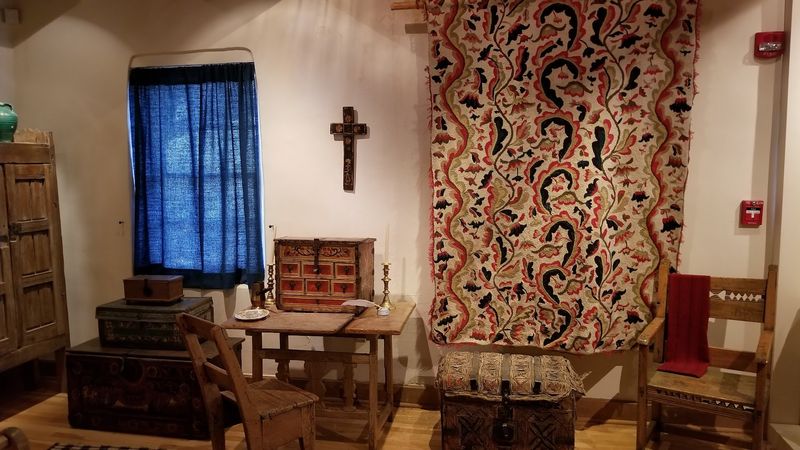 Textiles and Furniture That Round Out the Picture Textiles and Furniture That Round Out the Picture