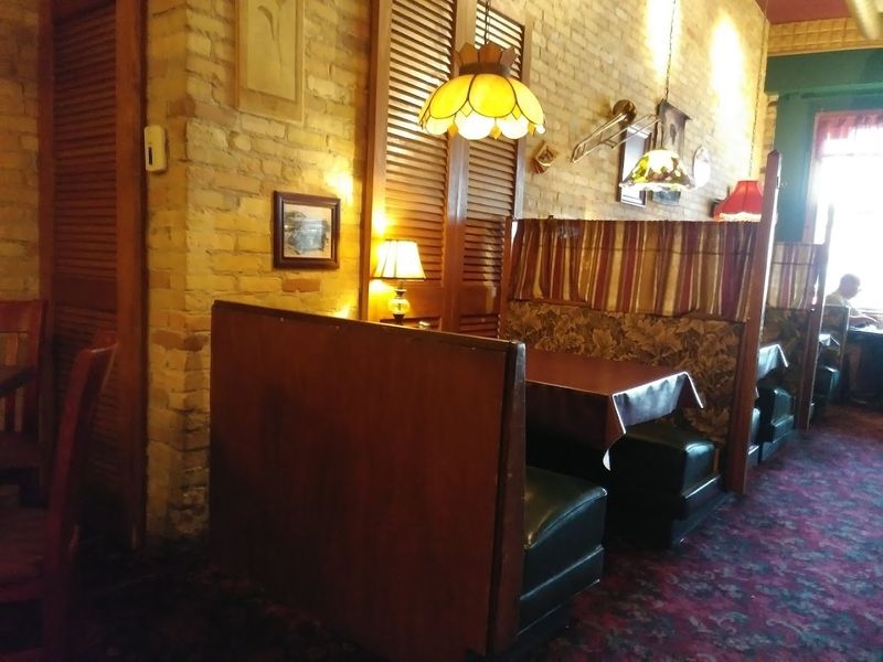 The 1920s Speakeasy Atmosphere That Sets the Mood The 1920s Speakeasy Atmosphere That Sets the Mood