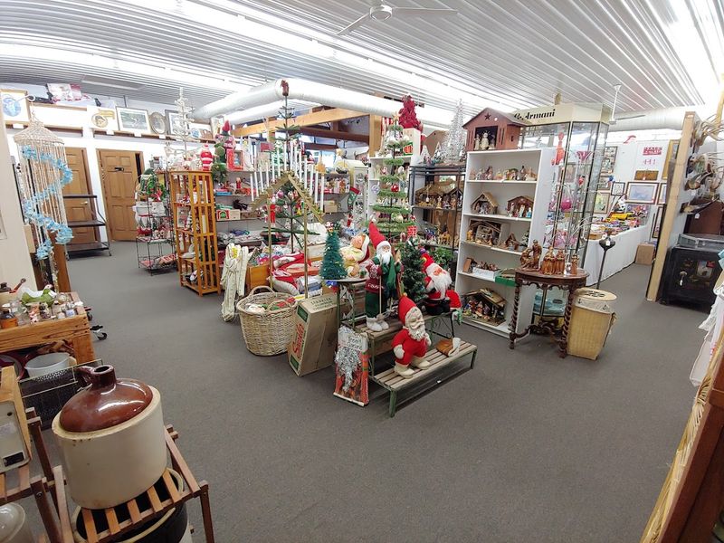 The Atmosphere Inside: Clean, Organized, and Surprisingly Easy to Navigate