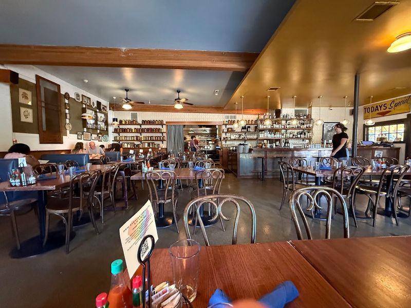 The Atmosphere Inside: What the Dining Room Actually Feels Like The Atmosphere Inside: What the Dining Room Actually Feels Like