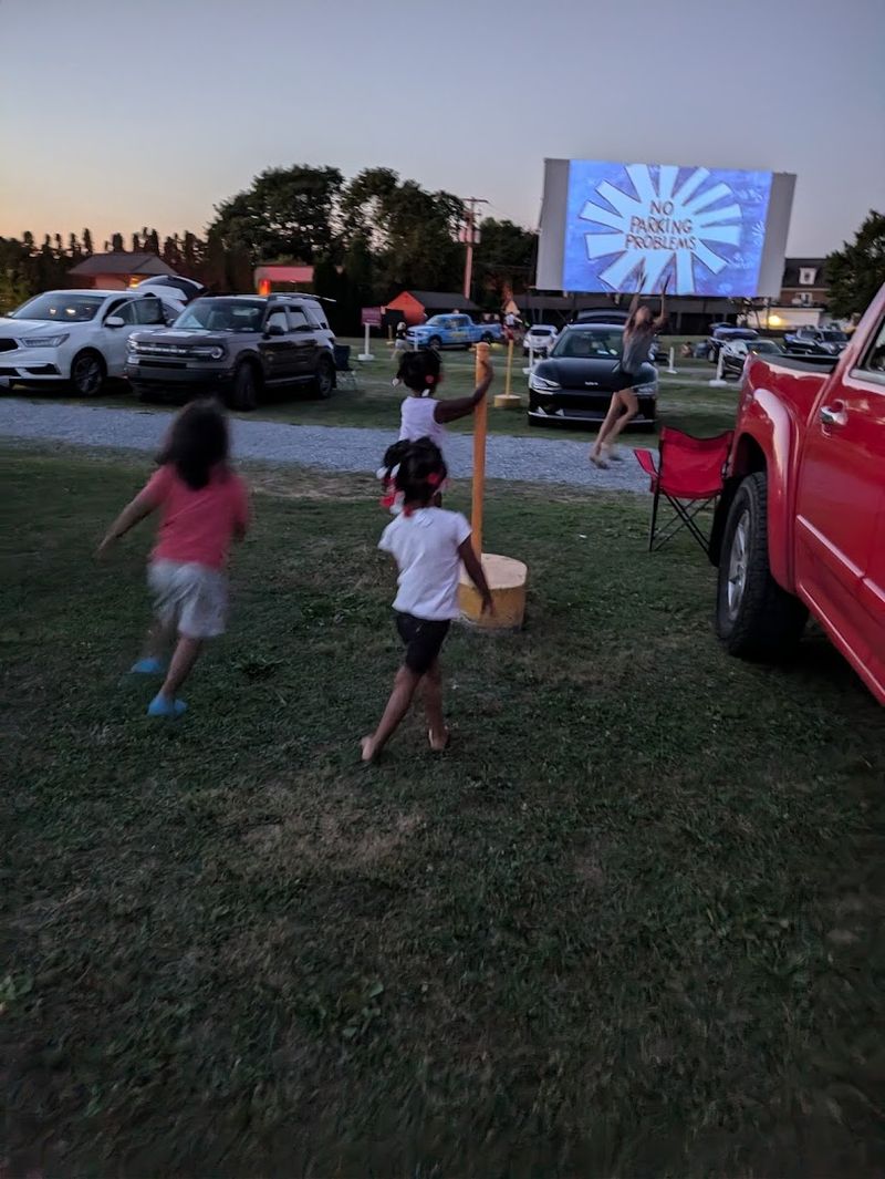 The Atmosphere That Indoor Theaters Cannot Copy The Atmosphere That Indoor Theaters Cannot Copy