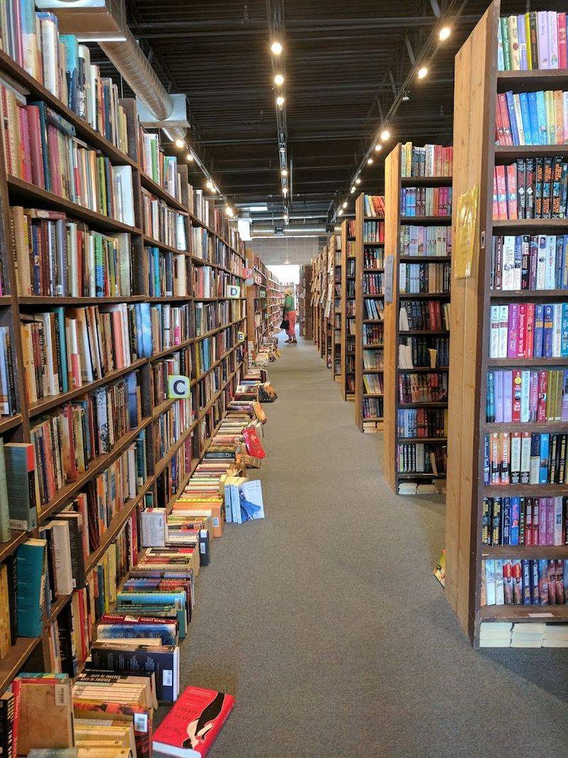 The Atmosphere That Keeps People Browsing The Atmosphere That Keeps People Browsing