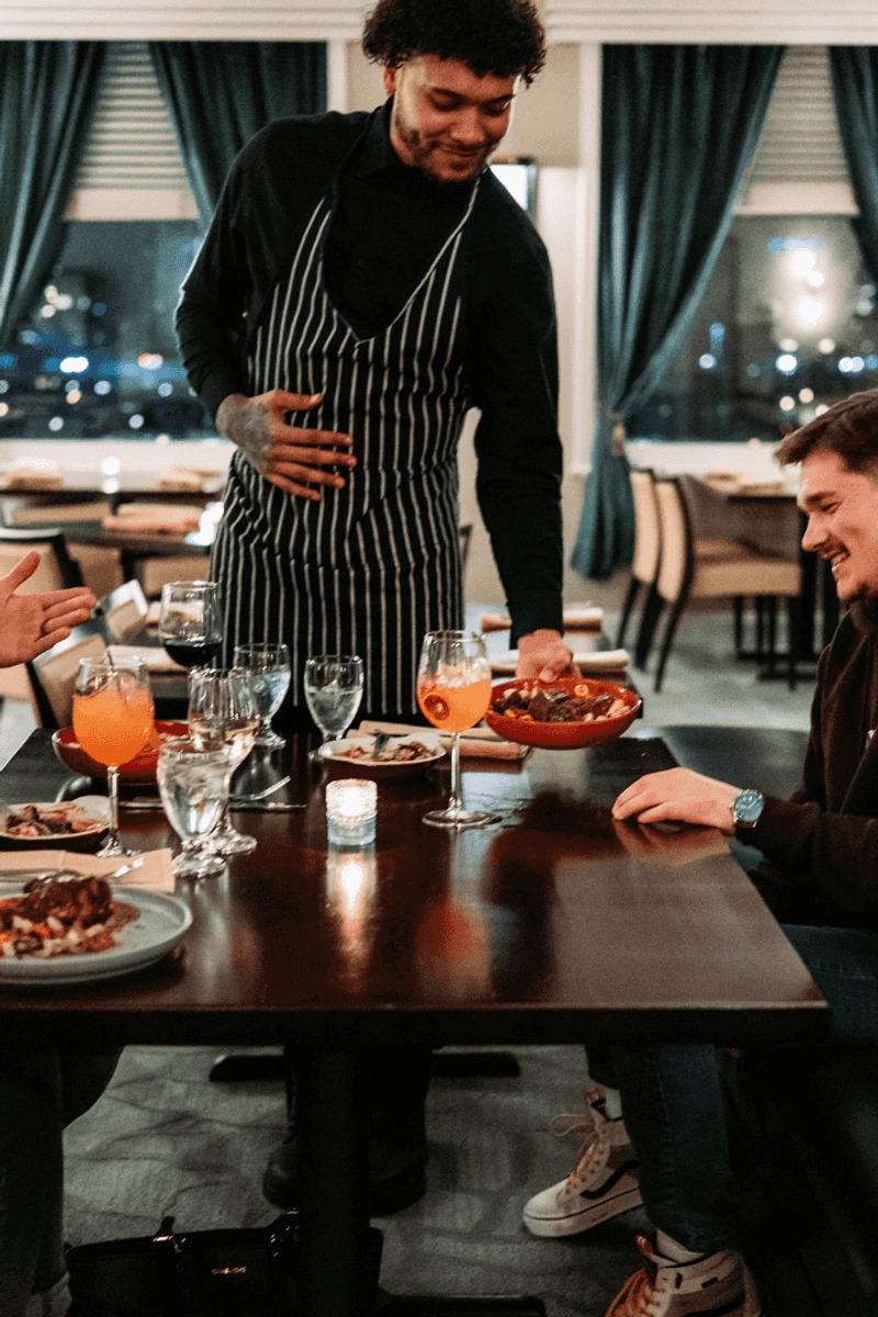 The Atmosphere That Makes Dinner Feel Like an Occasion