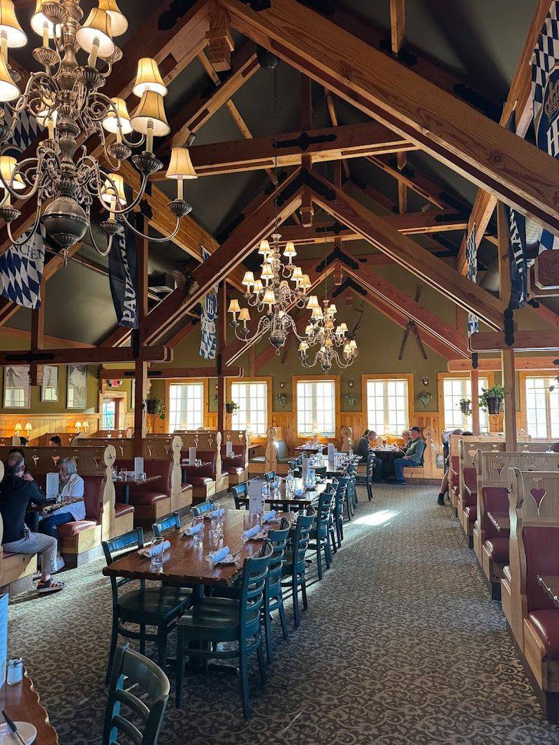 The Atmosphere That Sets Gustav's Apart From Any Ordinary Restaurant