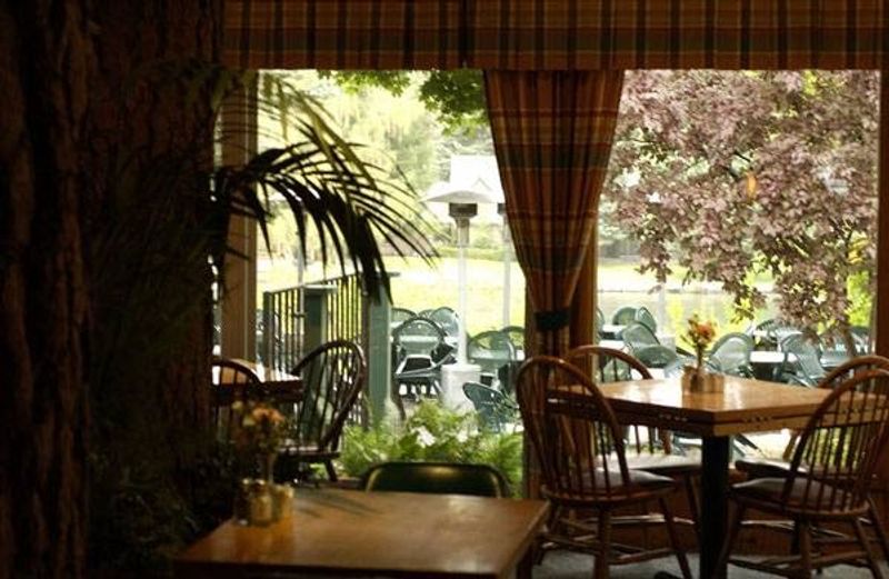 The Atmosphere: Woodsy, Warm, and Genuinely Inviting The Atmosphere: Woodsy, Warm, and Genuinely Inviting