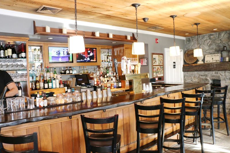 The Bar Scene That Holds Its Own