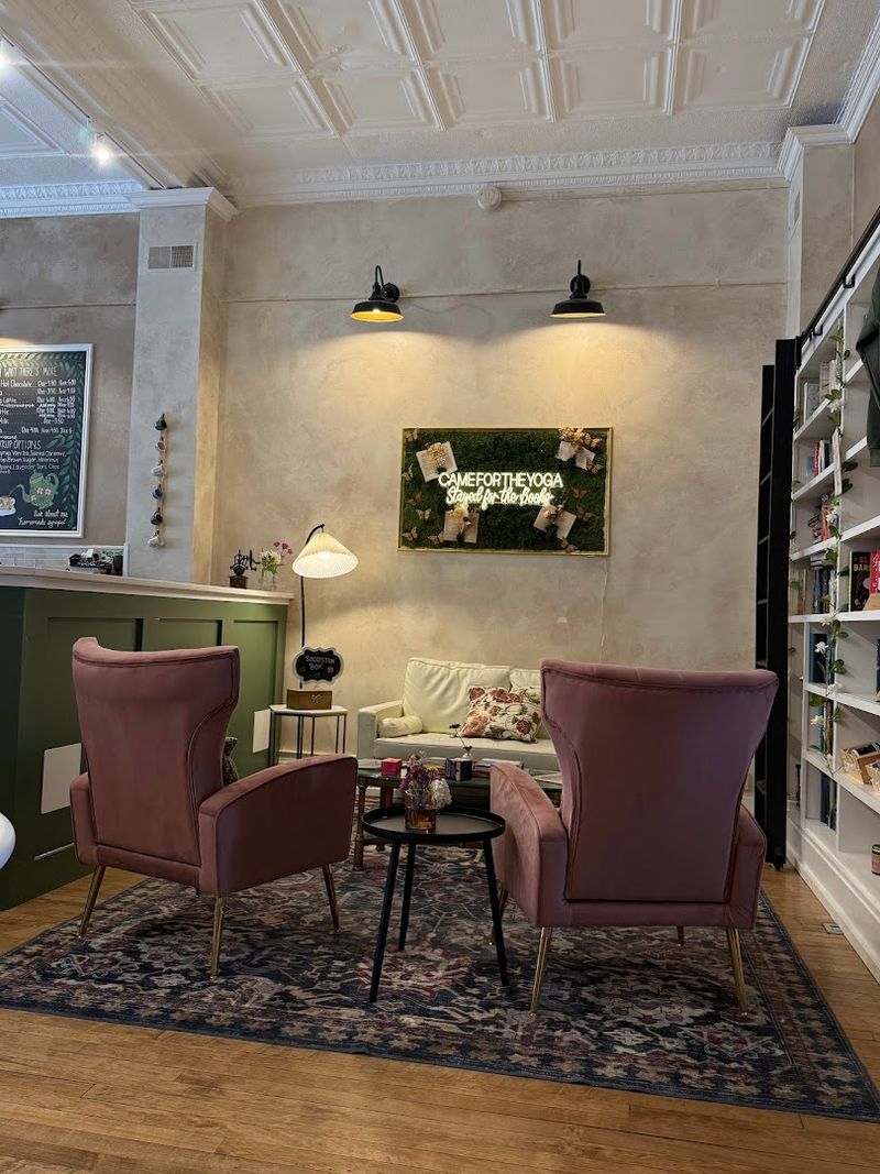 The Book Nook That Invites You to Stay a Little Longer The Book Nook That Invites You to Stay a Little Longer
