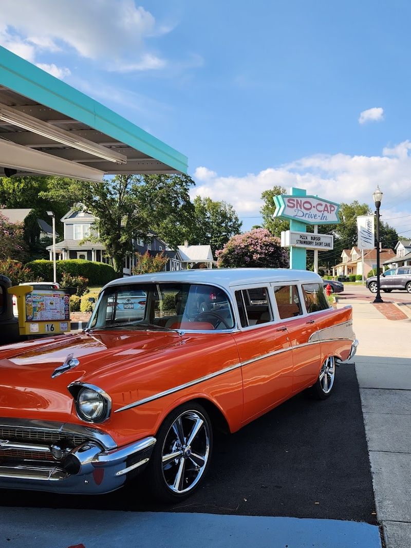 The Carhop Experience That Sets It Apart