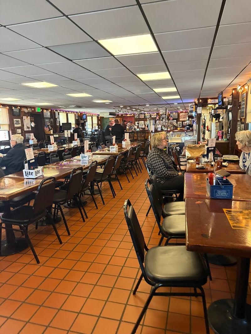 The Chesapeake Crab House Atmosphere You Cannot Fake