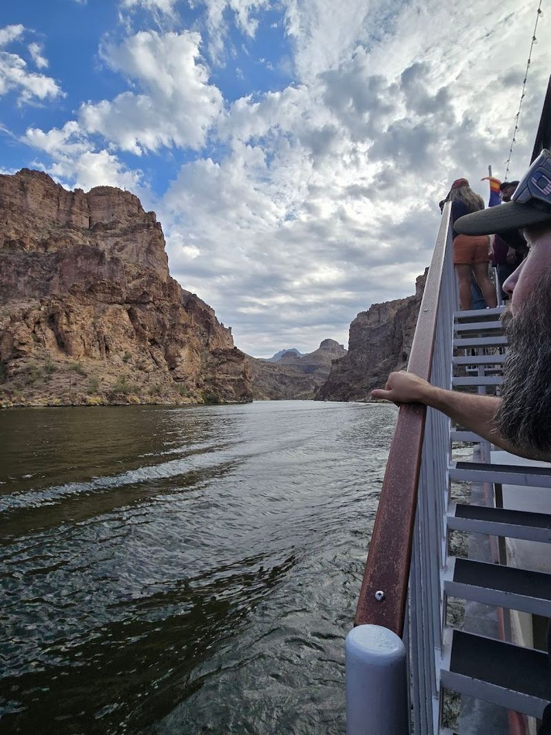 The Dinner Cruise Experience: A 3-Course Meal on the Water The Dinner Cruise Experience: A 3-Course Meal on the Water