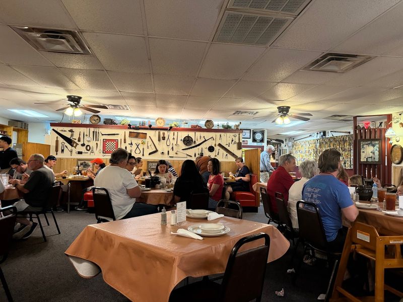 The Family-Style Format That Brings People Together The Family-Style Format That Brings People Together