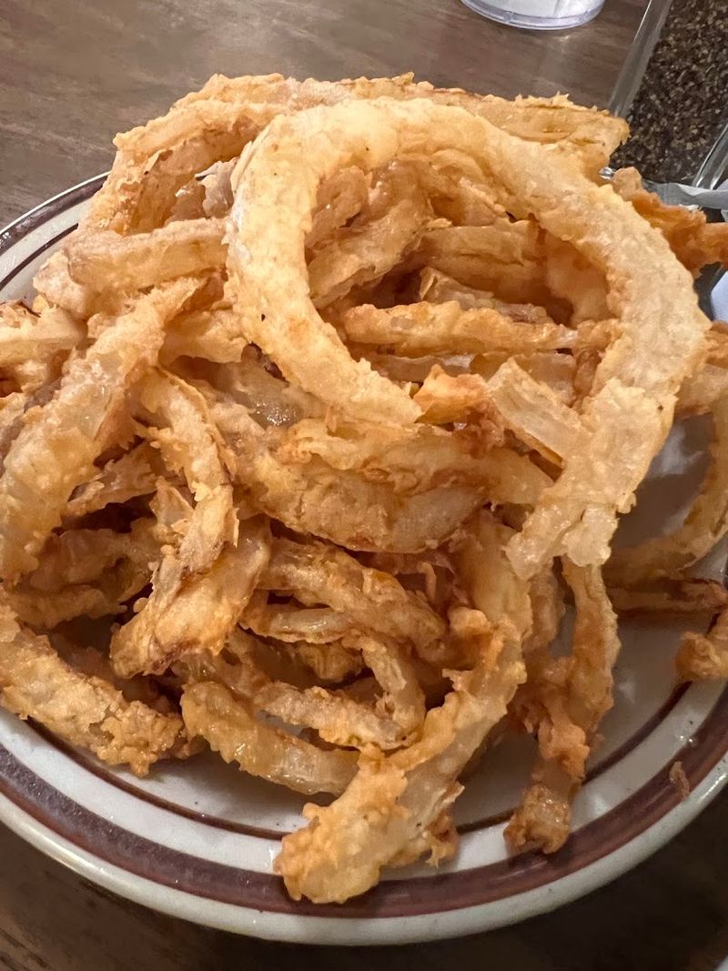 The Famous Onion Rings That Keep People Coming Back The Famous Onion Rings That Keep People Coming Back