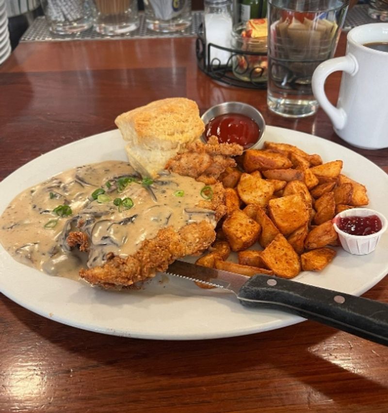 The Fried Chicken Salad and Other Dishes Worth Ordering More Than Once The Fried Chicken Salad and Other Dishes Worth Ordering More Than Once