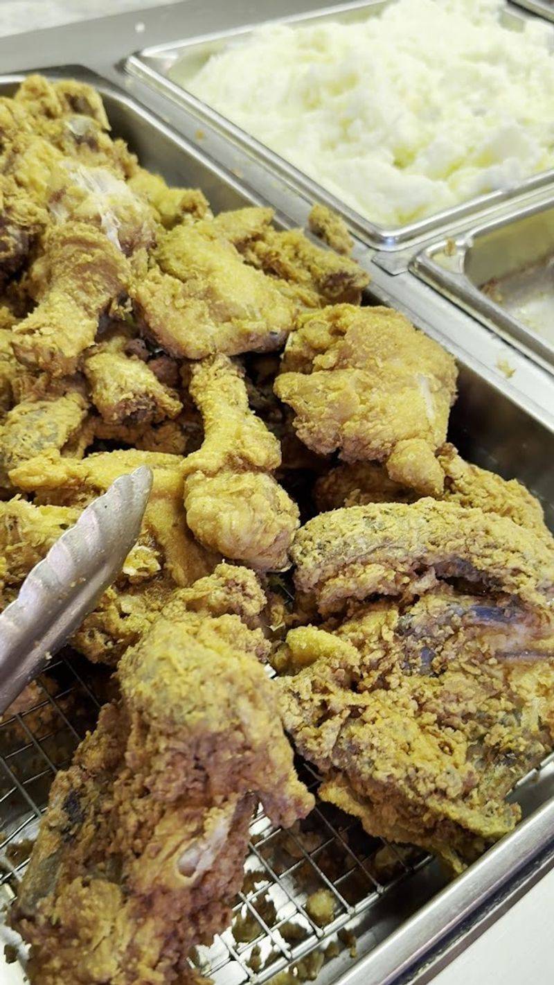 The Fried Chicken That Earns Comparisons to Grandma's Kitchen The Fried Chicken That Earns Comparisons to Grandma's Kitchen