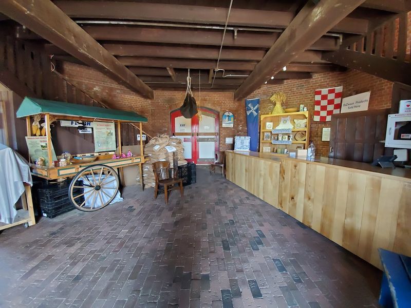 The Gift Shop: Dutch Treats, Local Cheese, and Souvenirs Worth Buying