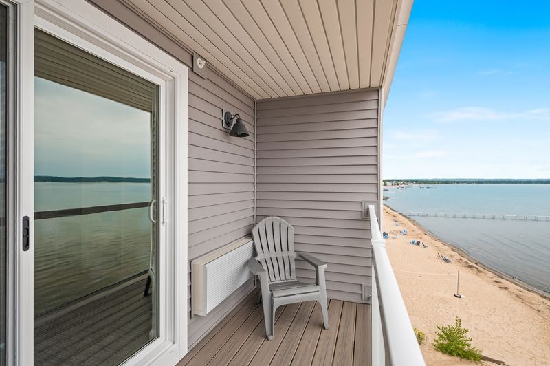 The Guest Rooms: Balconies, Bay Views, and Comfortable Beds