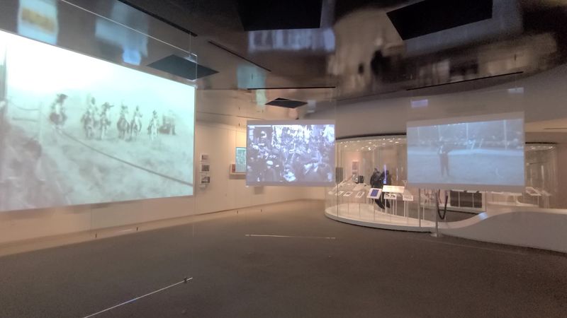 The Holographic Technology and Films The Holographic Technology and Films