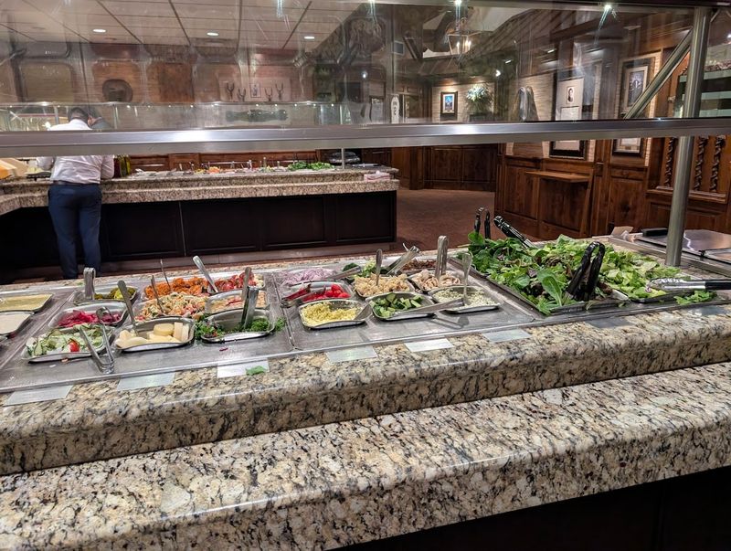 The Legendary Salad Bar That Steals the Spotlight The Legendary Salad Bar That Steals the Spotlight