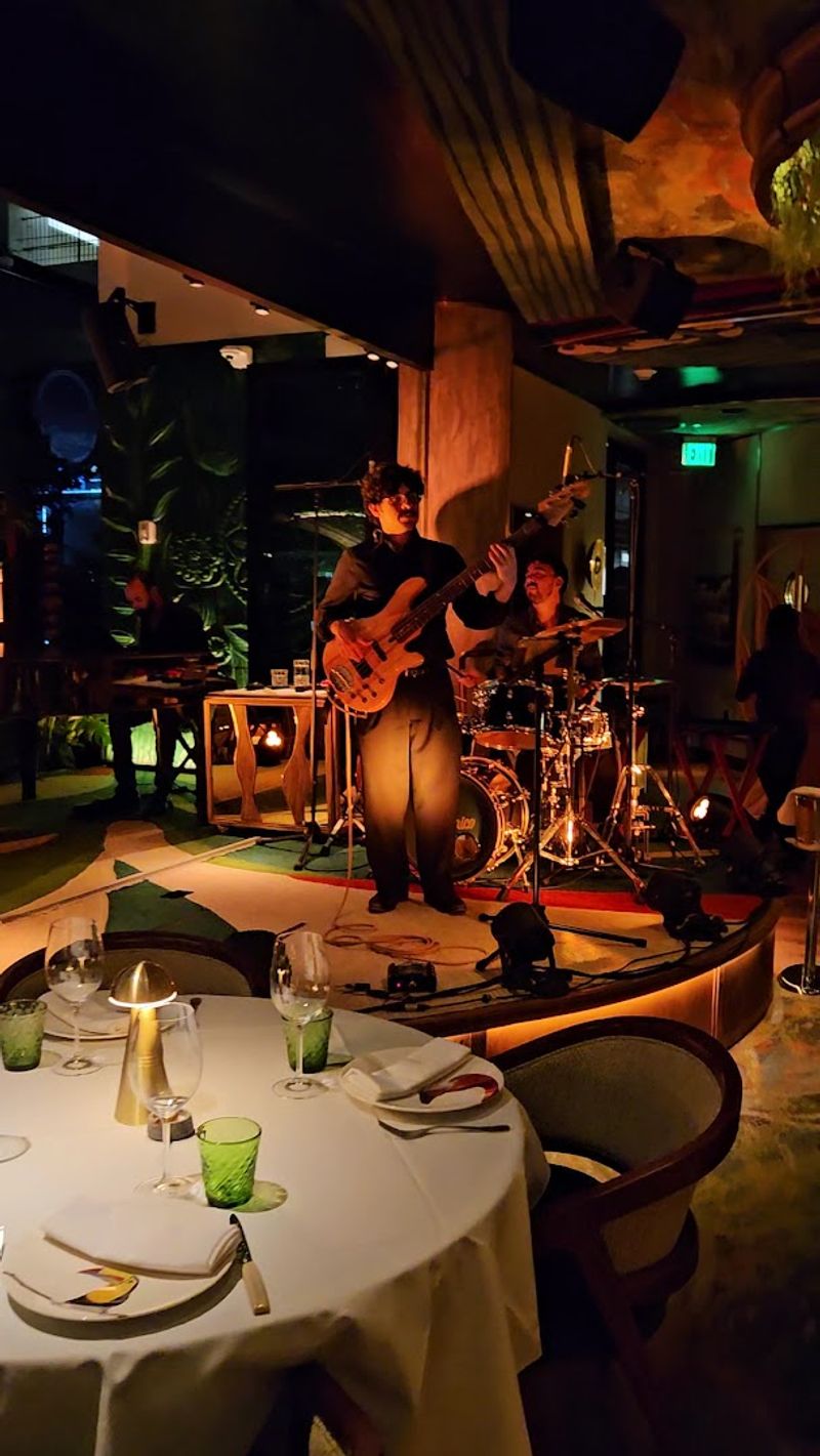 The Live Music That Sets the Whole Mood The Live Music That Sets the Whole Mood