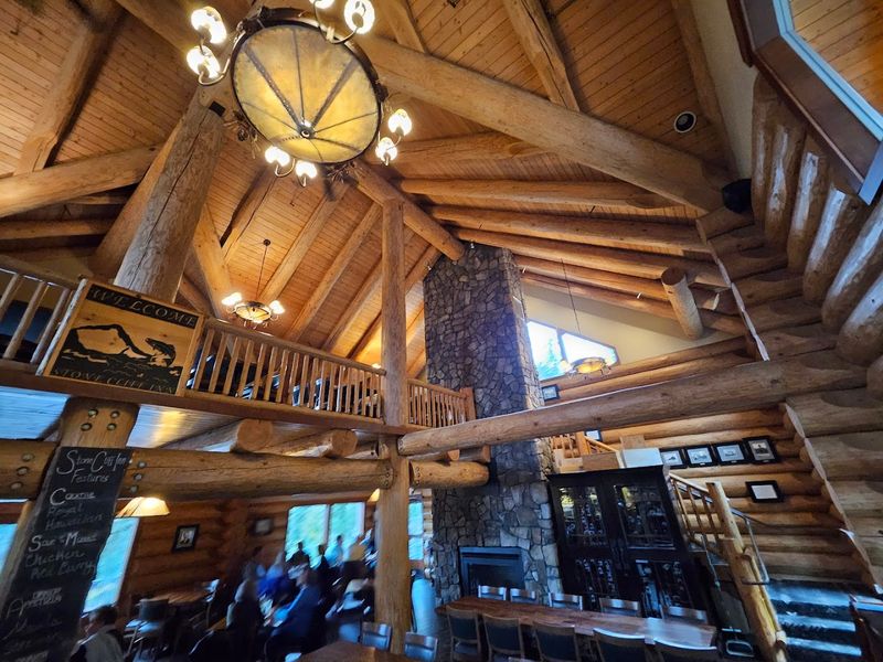 The Log Cabin Atmosphere That Sets the Mood The Log Cabin Atmosphere That Sets the Mood
