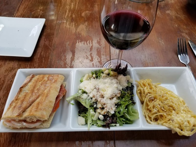 The Lunch Deal That Makes a Weekday Feel Like a Treat The Lunch Deal That Makes a Weekday Feel Like a Treat