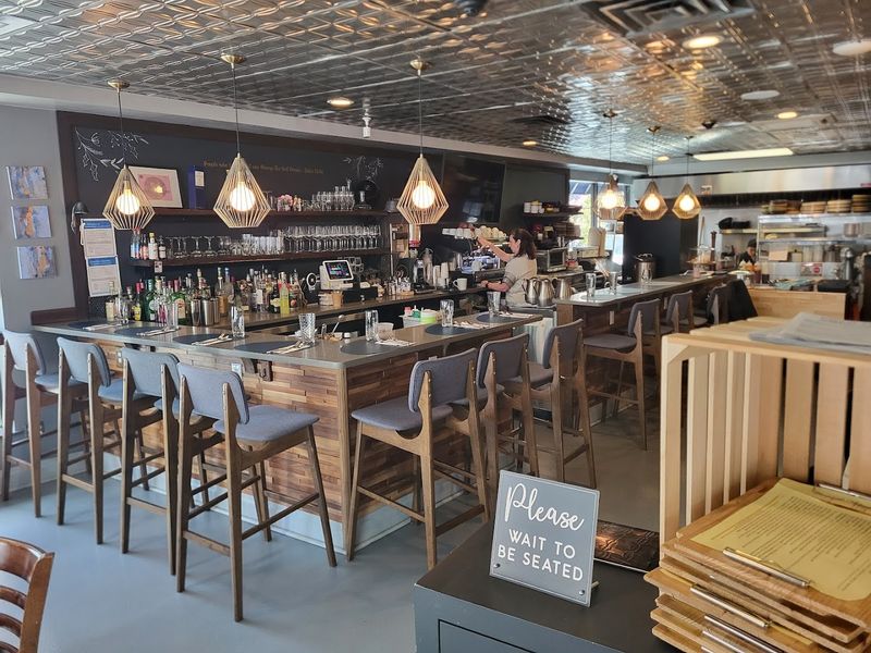 The Open Kitchen Setup That Changes the Whole Vibe