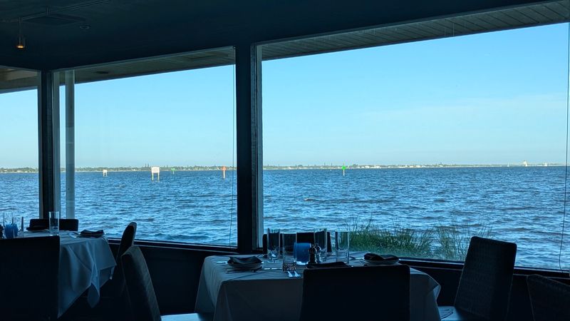 The Outdoor Dining Experience and Florida Weather Considerations The Outdoor Dining Experience and Florida Weather Considerations