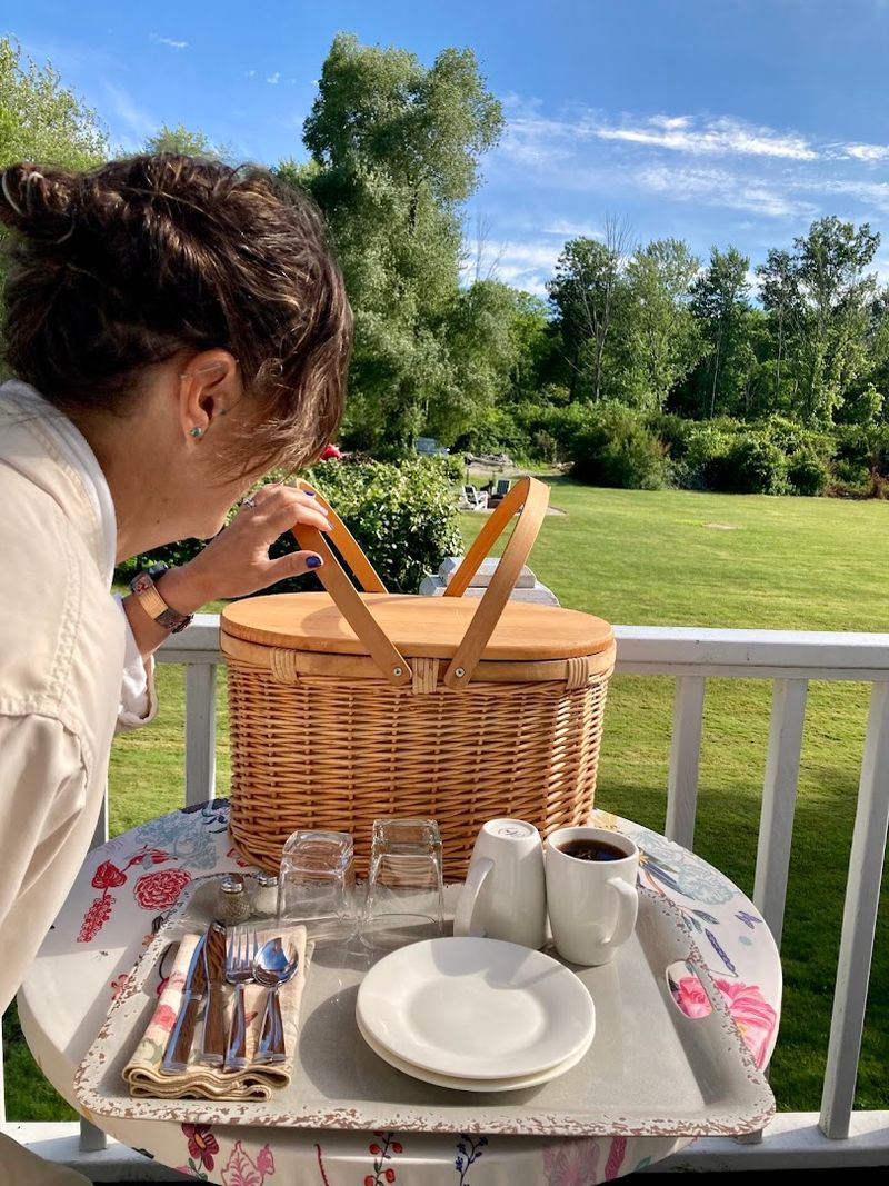 The Picnic Basket Tradition That Guests Actually Look Forward To