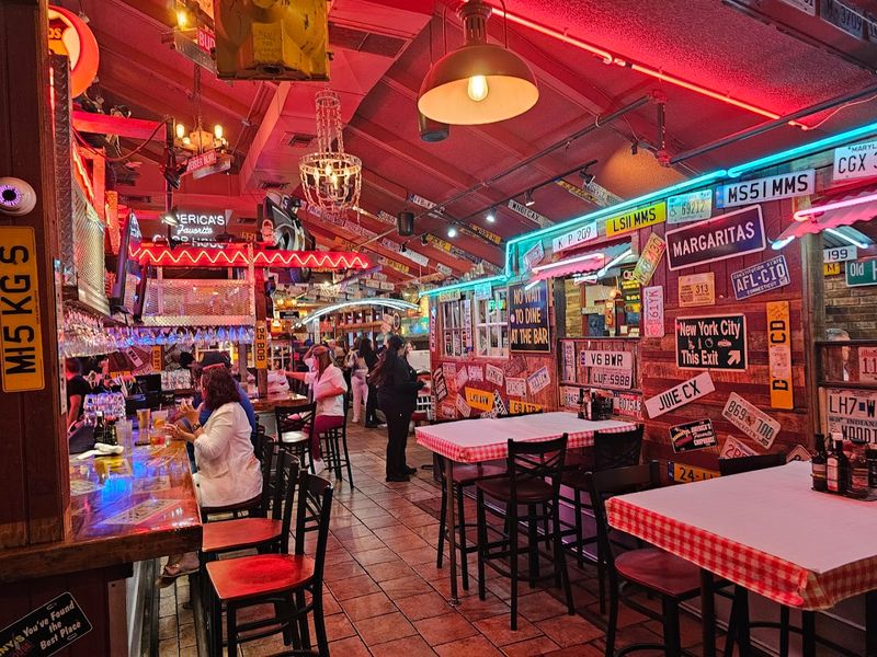 The Roadhouse Atmosphere That Sets the Mood