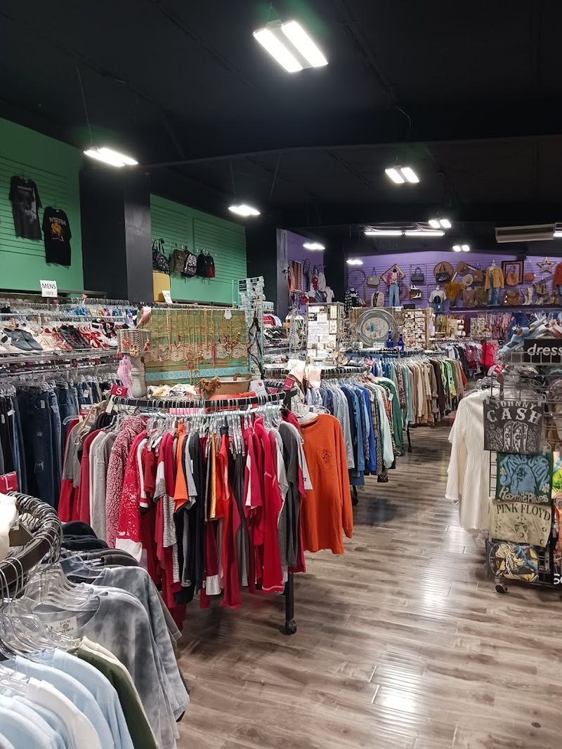 The Selling Experience: What to Expect When You Bring Clothes In