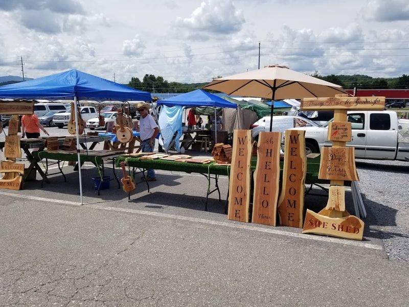 The Smoke Shop and Specialty Retail Booths