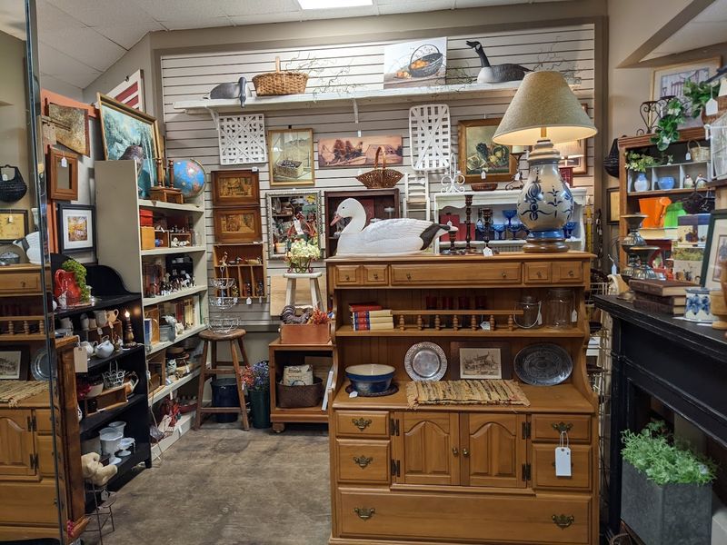 The Story Behind the Store: A Vintage Mall With a Clear Purpose The Story Behind the Store: A Vintage Mall With a Clear Purpose