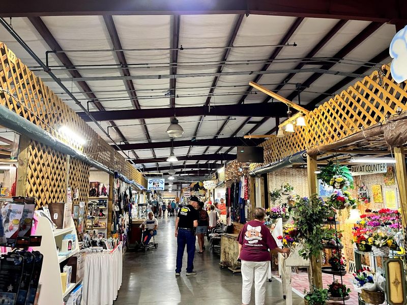 The Vendor Community and Friendly Atmosphere