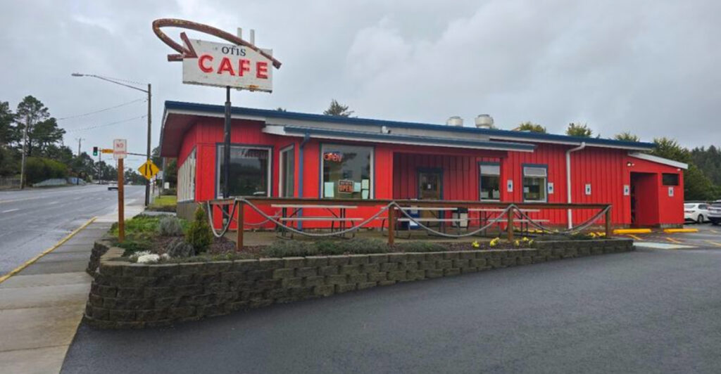 These Cinnamon Rolls at This Humble Oregon Spot Have Locals Completely Obsessed