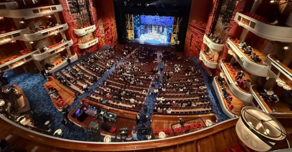 This Fort Lauderdale Landmark Brings Broadway Shows and World-Class Entertainment to Florida