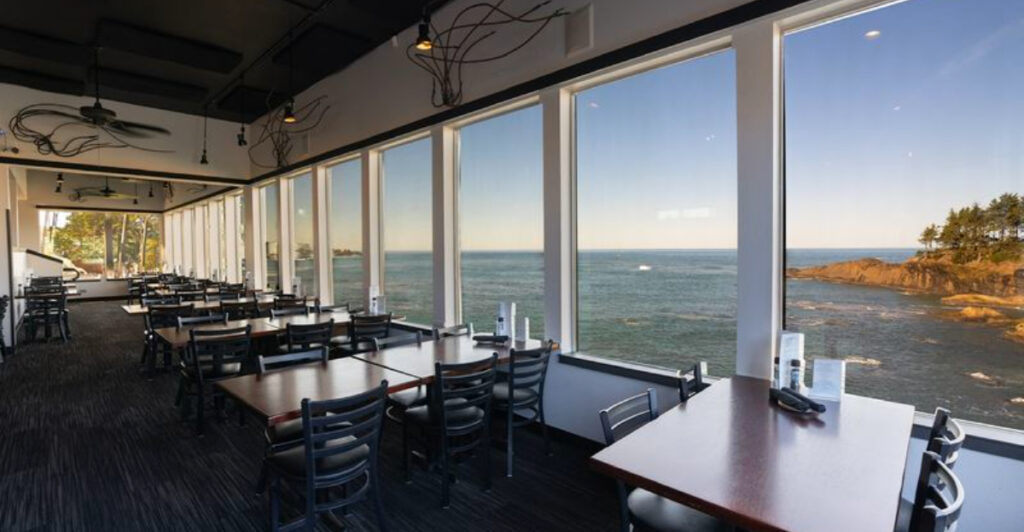 This Oregon Restaurant Offers Whale Watching Right From Your Table