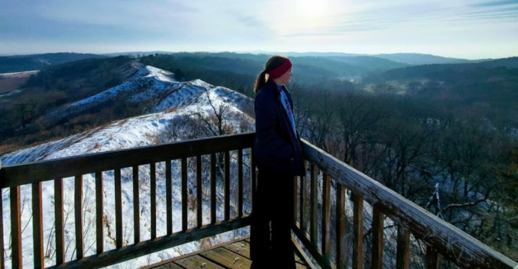 This Scenic Iowa Drive Passes Rolling Hills And Charming Small Towns