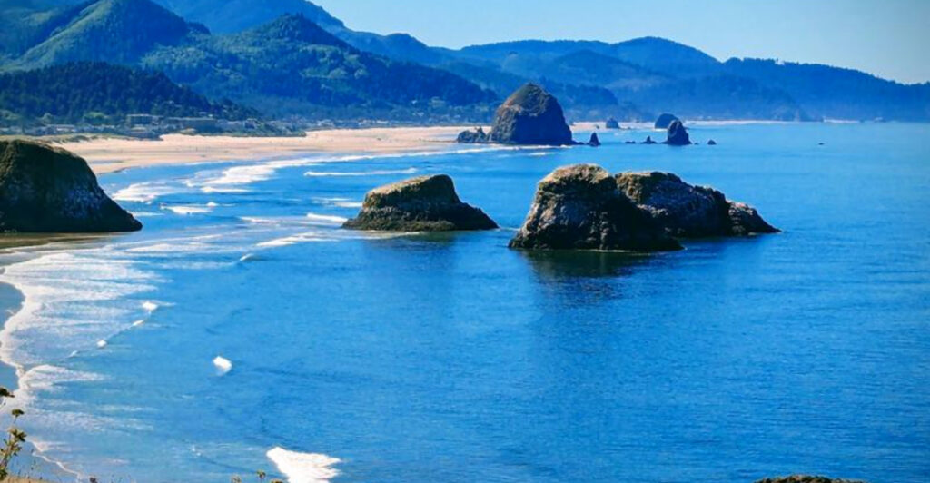 This Scenic Oregon Park Is Back Open With a Trail Through the Forest to a Peaceful Shore