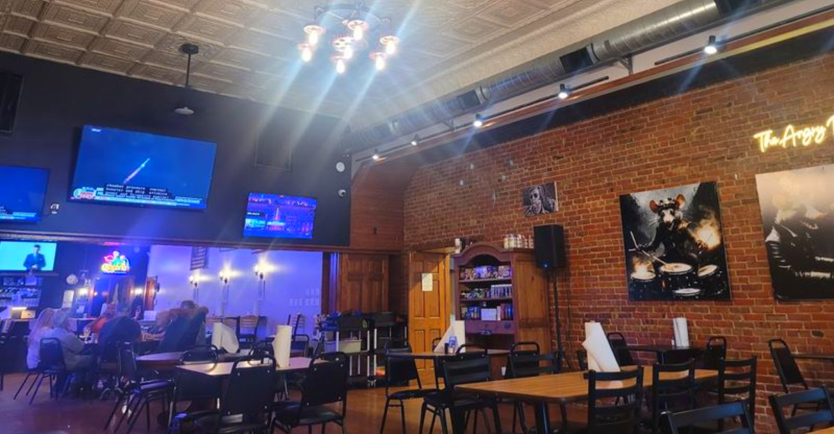 This Small Arkansas Restaurant Has Possum-Faced Décor, Ghost Pepper Burgers, and a Loyal Following That Keeps Growing