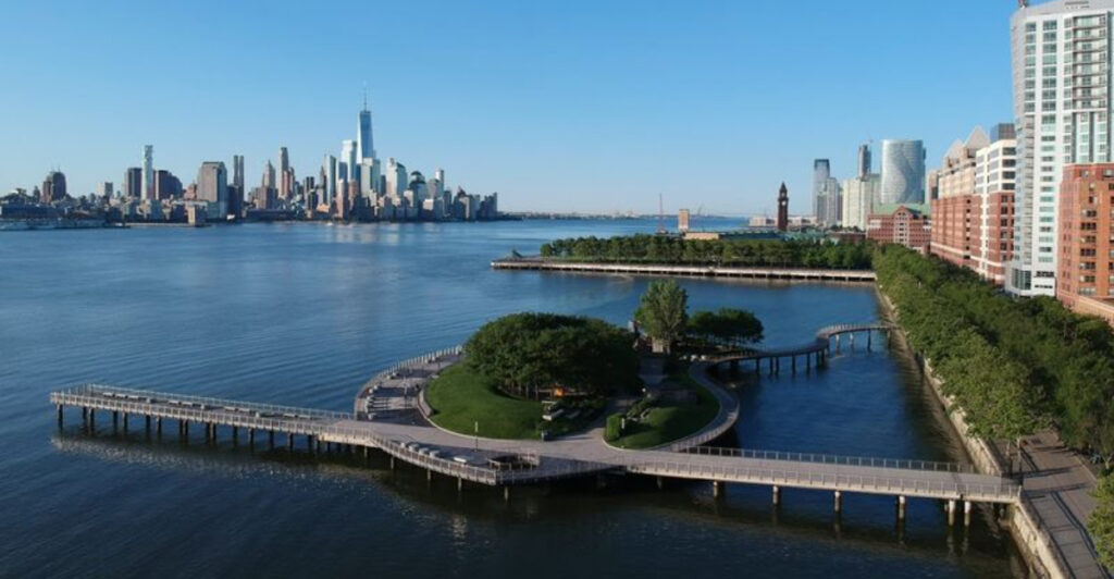 This Small New Jersey Park Turns an Ordinary Walk Into a Skyline Moment